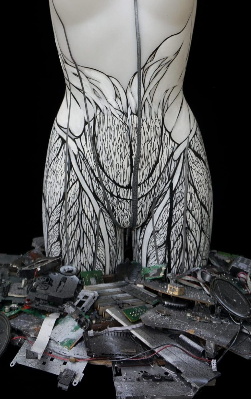 Eve-future-détail anatomy-recycling cyberpunk-installation-sculpture-Marie-Catherine Arrighi