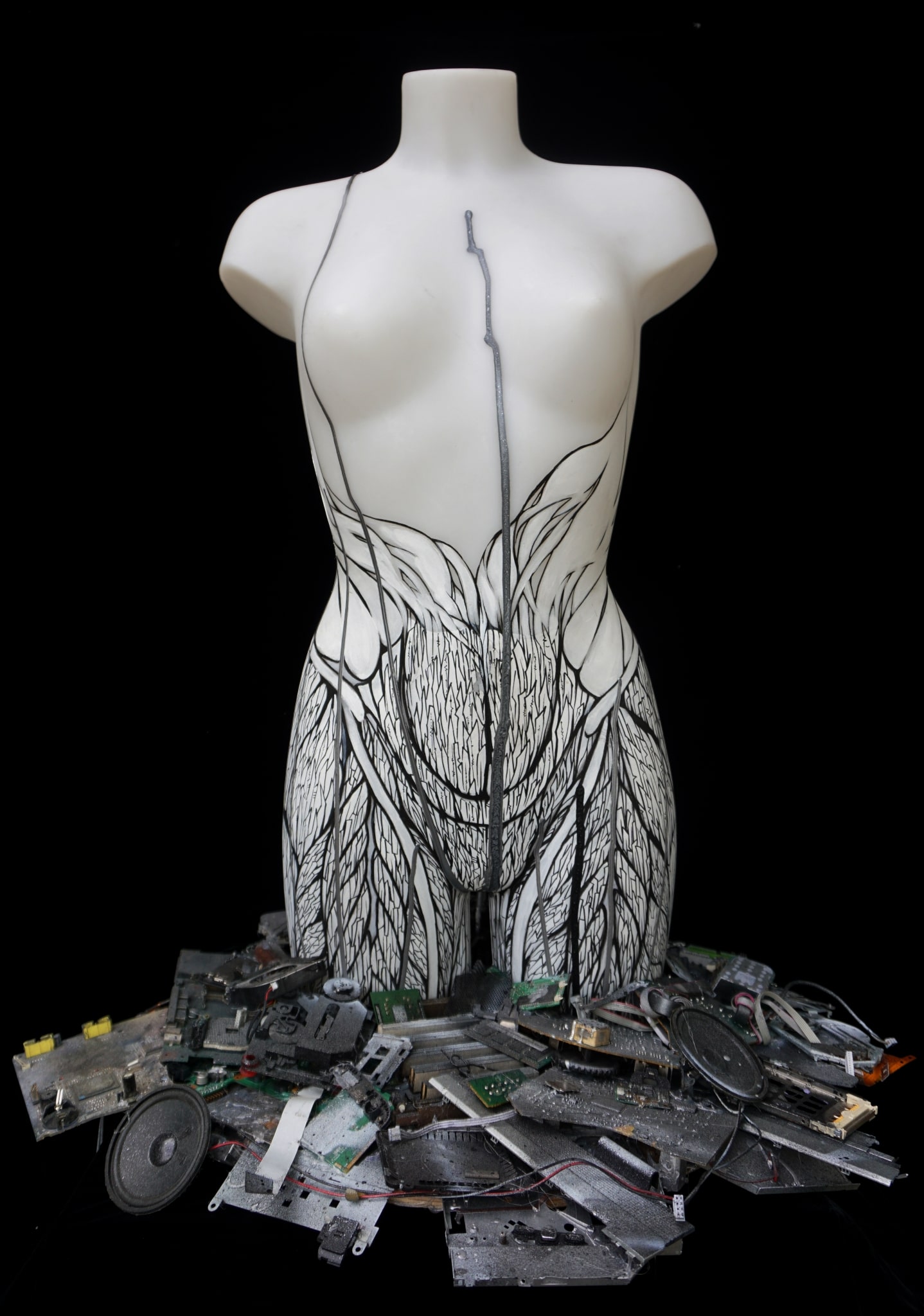 Eve-future-installation-ecological cyberpunk-sculpture-by-marie-catherine arrighi inspired by Villiers de L'Isle Adam